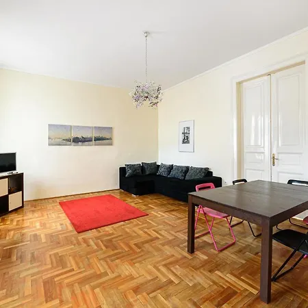 Alessia Center Apartment *